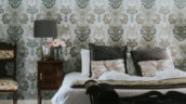 Healing Manor Hotel Luxury Bedroom Bed